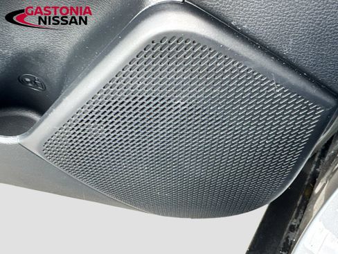 Used 2025 Kia Soul LX w/ LX Technology Package FWD image 32