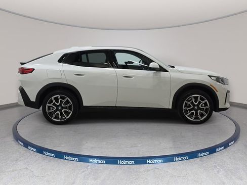 Certified 2025 BMW X2 xDrive28i AWD/4WD image 4