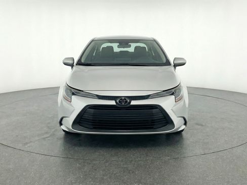 Used 2025 Toyota Corolla LE image 2