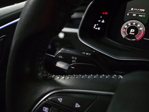 Used 2019 Audi Q8 Prestige image 23
