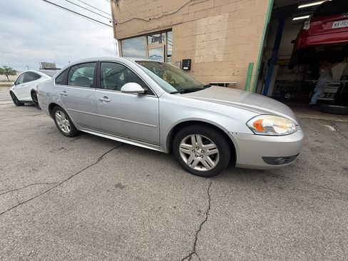 Used 2010 Chevrolet Impala LT FWD image 2