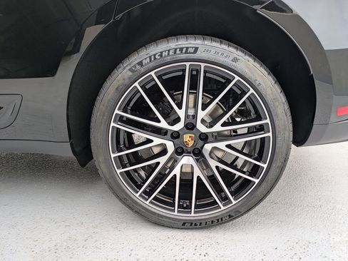 New 2026 Porsche Macan image 28