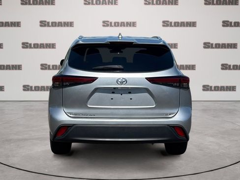 Used 2023 Toyota Highlander XLE FWD image 4