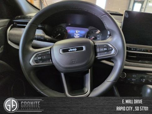 Used 2024 Jeep Compass Latitude AWD/4WD image 14