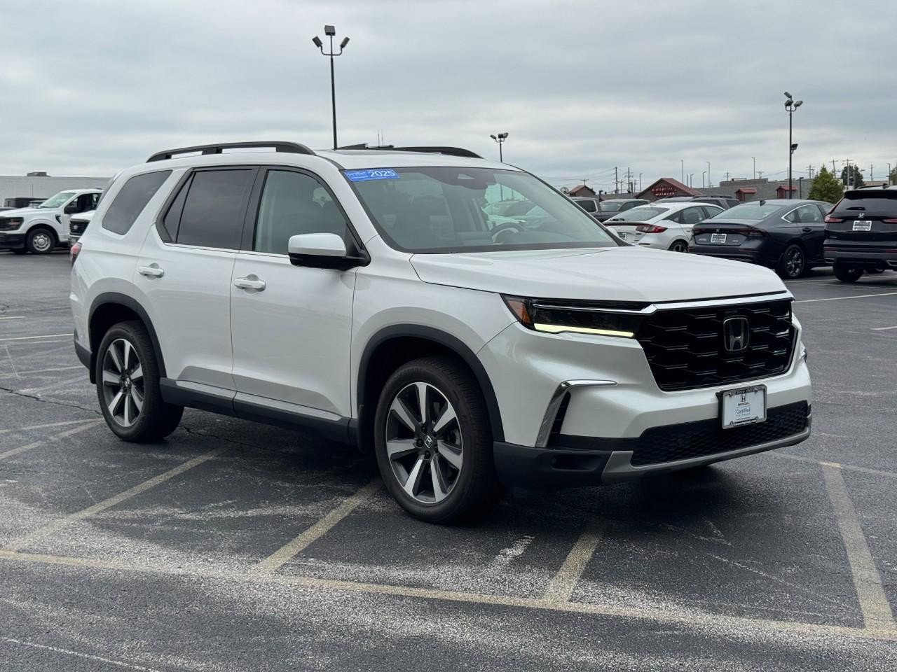 Certified 2025 Honda Pilot Touring image 2