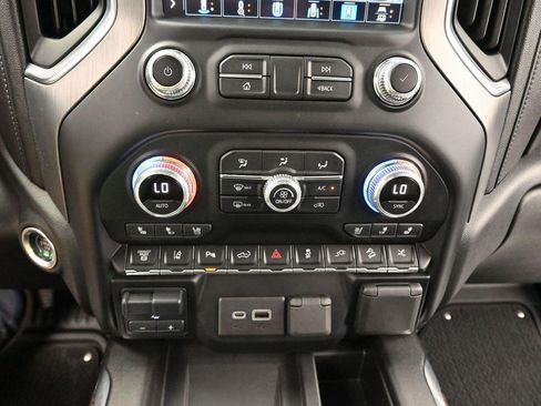 Used 2021 GMC Sierra 2500 Denali w/ Denali Black Diamond Edition AWD/4WD image 25