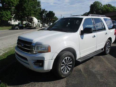 Used 2017 Ford Expedition XLT AWD/4WD image 2