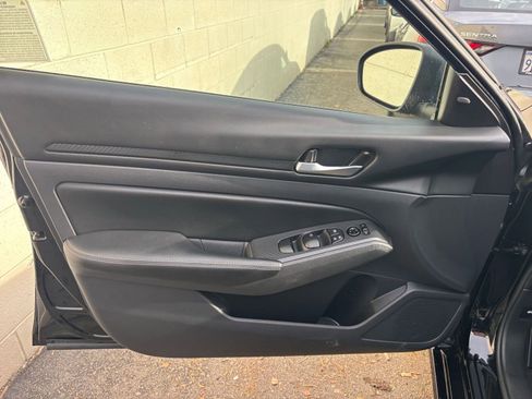 Used 2025 Nissan Altima 2.5 SV image 20