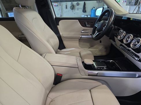 Used 2021 Mercedes-Benz GLB 250 image 11
