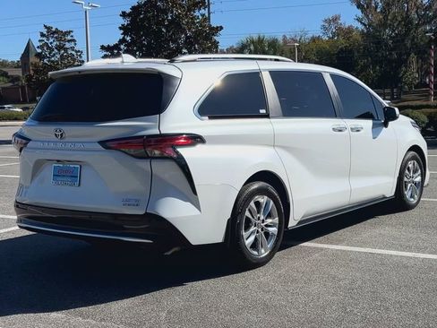 Used 2024 Toyota Sienna Limited image 8