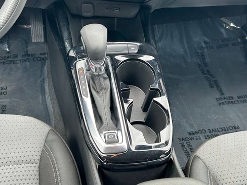 Used 2025 Chevrolet Trax LT FWD image 20