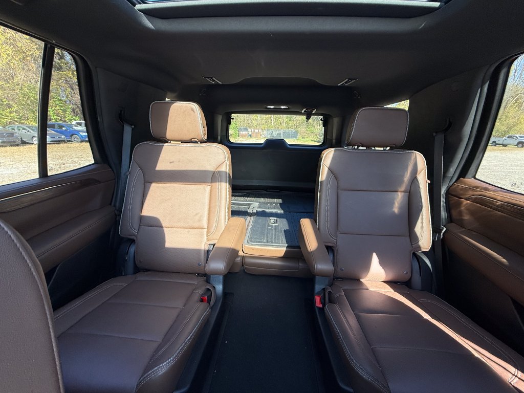 Used 2024 Chevrolet Tahoe High Country AWD/4WD image 19