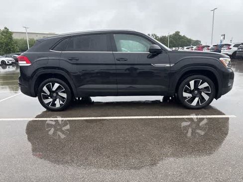 Used 2024 Volkswagen Atlas Cross Sport SE FWD image 6