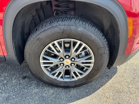 Used 2025 Chevrolet Traverse LT w/ LPO, Floor Liner Package AWD/4WD image 28