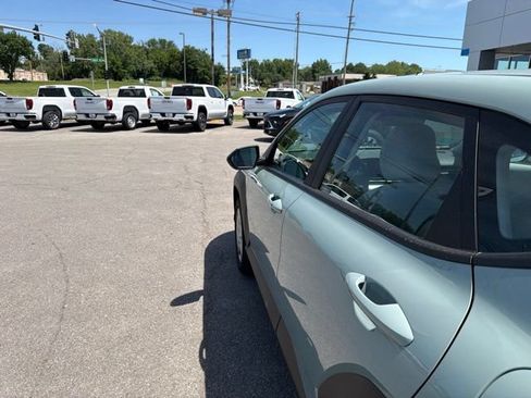 Used 2026 Hyundai Kona SE FWD image 30