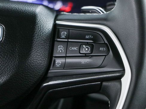 Used 2023 Jeep Grand Cherokee Altitude AWD/4WD image 14