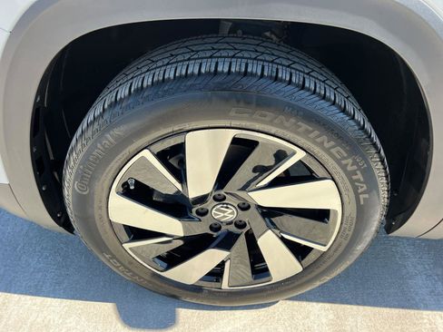 Used 2025 Volkswagen Atlas Cross Sport SE FWD image 11