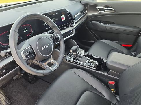 Used 2025 Kia Sportage EX FWD image 16