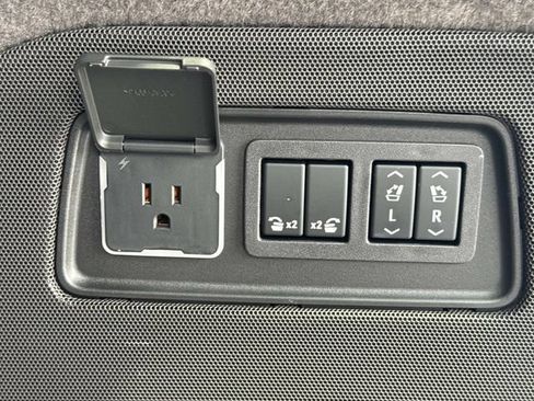 Used 2023 Cadillac Escalade Sport w/ LPO, ONYX Package AWD/4WD image 16