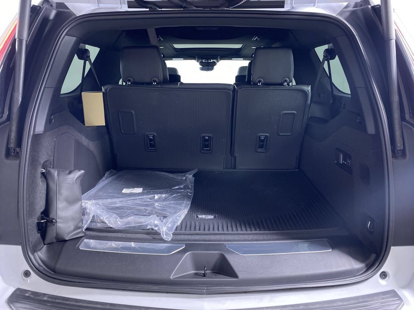 New 2026 Cadillac Escalade ESV Luxury w/ Touring Package AWD/4WD image 16