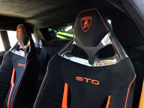 Used 2023 Lamborghini Huracan STO RWD image 25