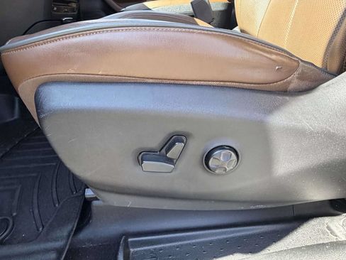Used 2017 Chrysler Pacifica Limited FWD image 26