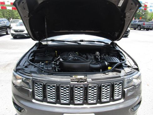 Used 2020 Jeep Grand Cherokee Altitude AWD/4WD image 35
