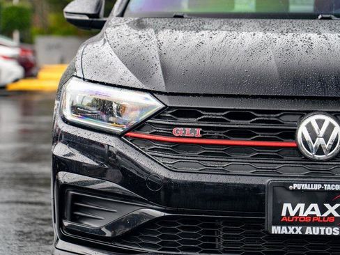 Used 2019 Volkswagen Jetta GLI image 6