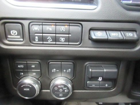 Used 2024 GMC Yukon XL AT4 w/ Technology Package AWD/4WD image 26