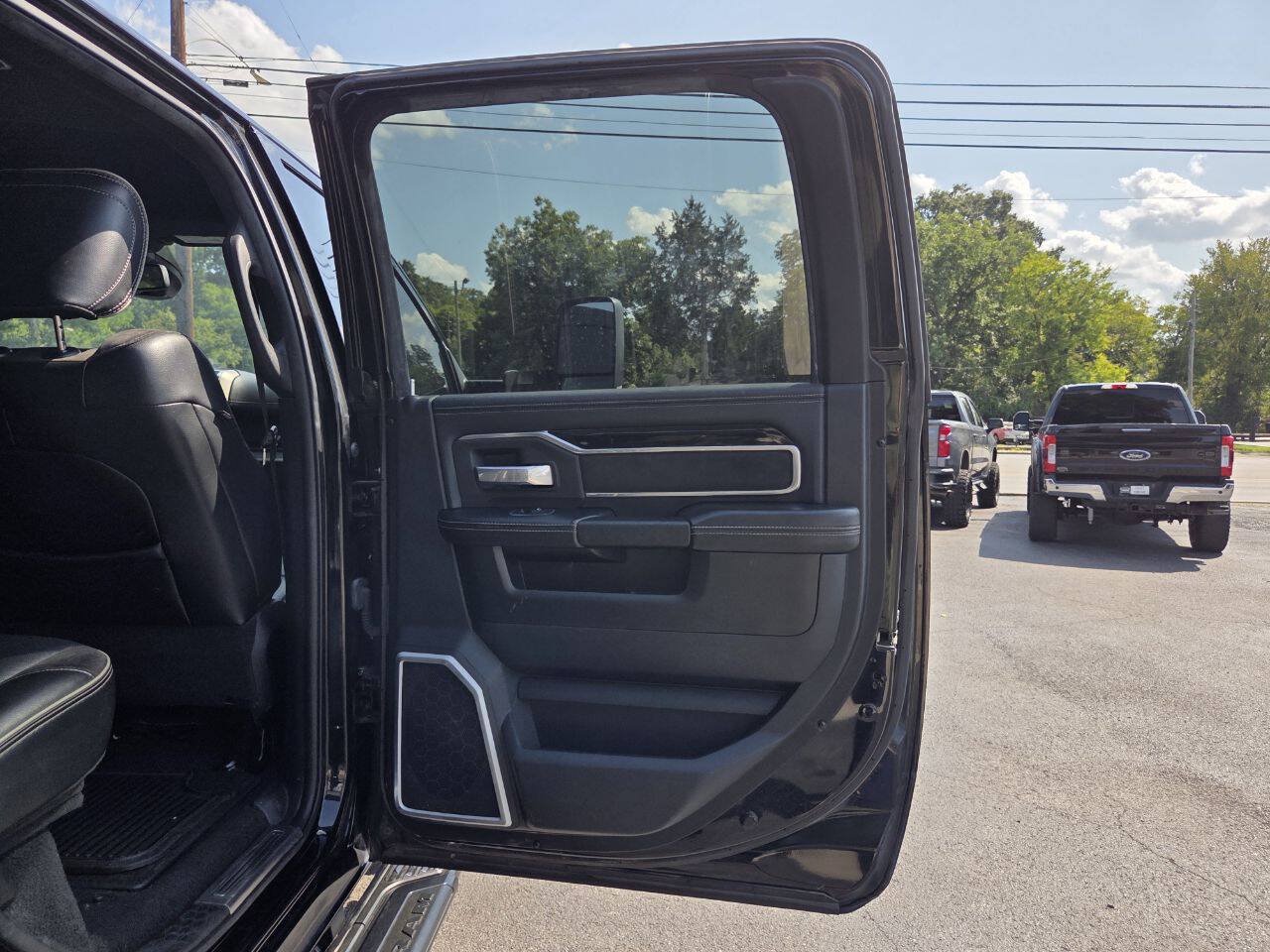 Used 2019 RAM 2500 Laramie w/ Night Edition AWD/4WD image 17