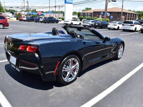 Used 2017 Chevrolet Corvette Stingray Convertible w/ 2LT Preferred Equipment Group RWD image 3