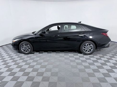 Used 2024 Hyundai Elantra SEL image 7