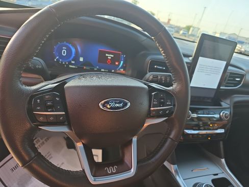 Used 2022 Ford Explorer King Ranch w/ Technology Package AWD/4WD image 11