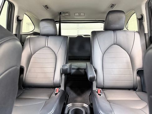 Used 2021 Toyota Highlander XLE AWD/4WD image 17
