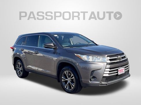 Used 2019 Toyota Highlander LE AWD/4WD image 11