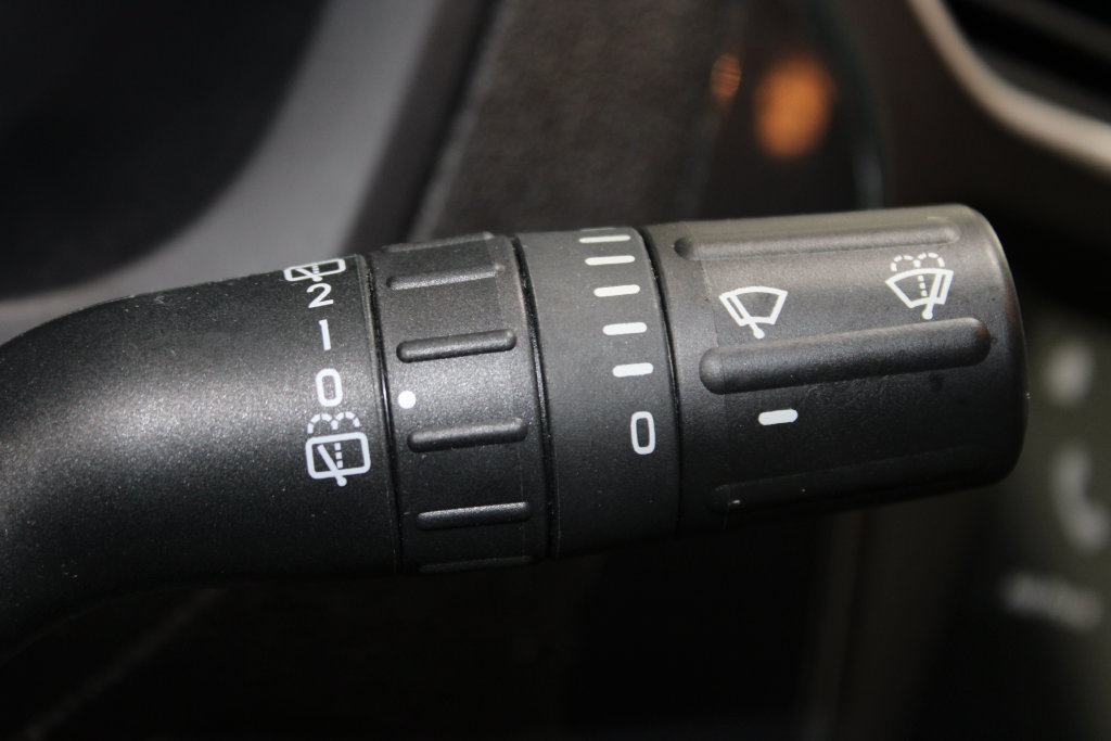 Used 2017 Ford Explorer XLT w/ Equipment Group 202A FWD image 38