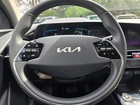 Certified 2025 Kia Niro EX FWD image 15