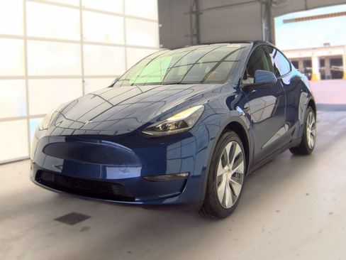 Used 2023 Tesla Model Y Long Range AWD/4WD image 1