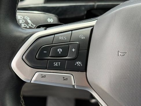 Used 2024 Volkswagen Atlas Cross Sport SE FWD image 16