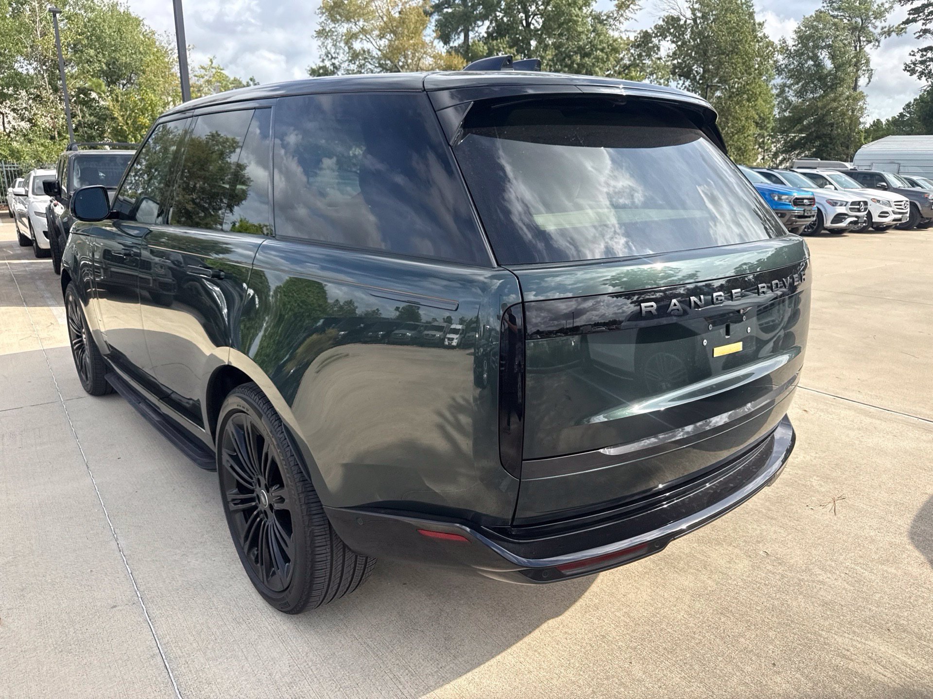 Used 2025 Land Rover Range Rover SE AWD/4WD image 6