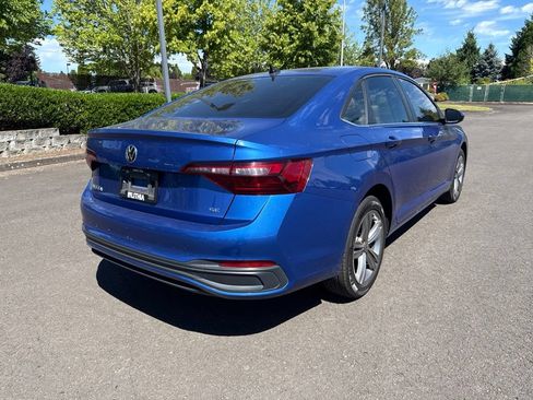 Used 2024 Volkswagen Jetta SE FWD image 7