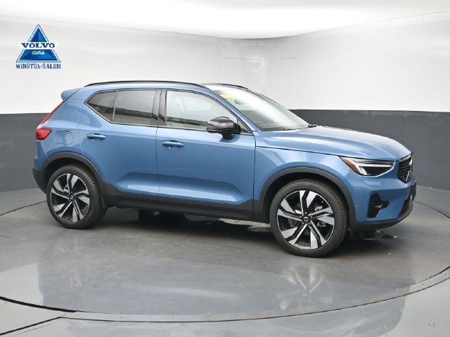 Used 2024 Volvo XC40 B5 Plus w/ Climate Package AWD/4WD image 1