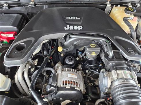 Used 2019 Jeep Wrangler Unlimited Rubicon w/ Dual Top Group AWD/4WD image 23