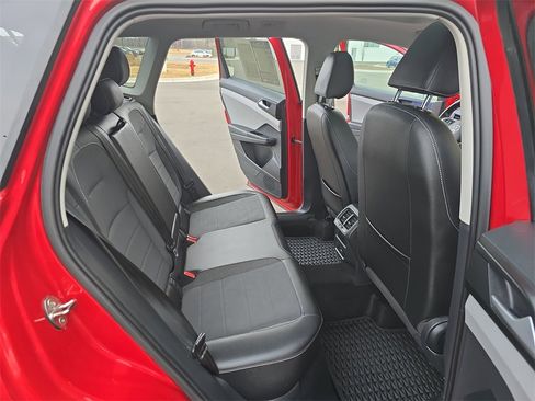 Used 2022 Volkswagen Taos SE image 17