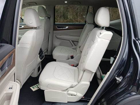 New 2026 Volkswagen Atlas SE FWD image 24