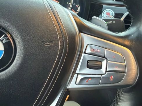 Used 2017 BMW 750i image 32