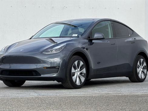 Used 2023 Tesla Model Y Long Range image 8