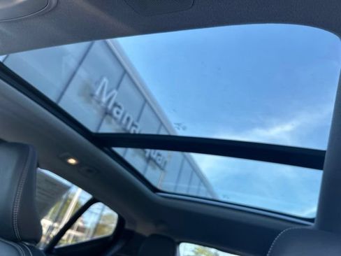 Certified 2025 Volvo XC40 B5 Plus AWD/4WD image 30