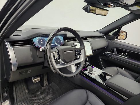 Used 2025 Land Rover Range Rover Long Wheelbase SE AWD/4WD image 9