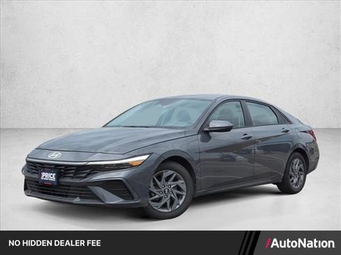 Used 2024 Hyundai Elantra SEL FWD image 1